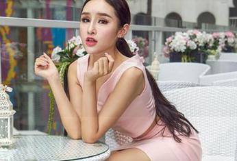 情不自禁地翻阅，爱丝的美图带来的秋之丝语