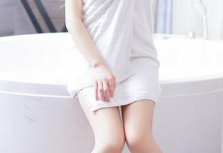 GIRLT果团网 – little贝壳喵：泳池边的独特魅力，纵享高清套图的“滋味”！