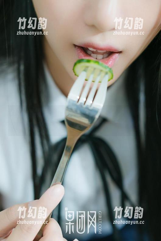 GIRLT果团网 - 周大萌的天台写真，可能和你想象的不太一样吧？网盘里等着你。