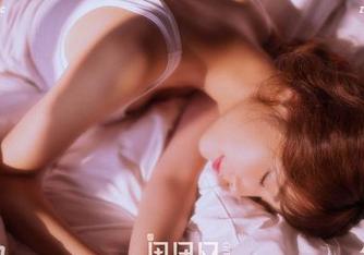 GIRLT果团网 – 王语纯居家合集——看见我懒得穿衣服的真实写照，快来下载吧！