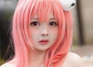 Hachi小芭的白色写真，难道是在跟你说“我是女孩，但我也可以很轻盈”？