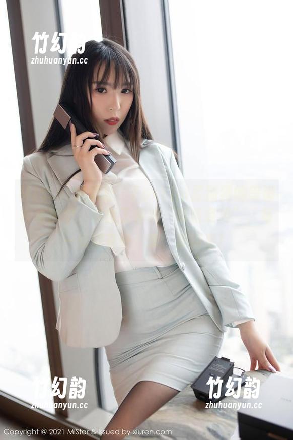 MiStar魅妍社 - FoxYini孟狐狸的美脚合集出炉，集合了各类“吸睛姿势”，每一张都在说：来，都别走！