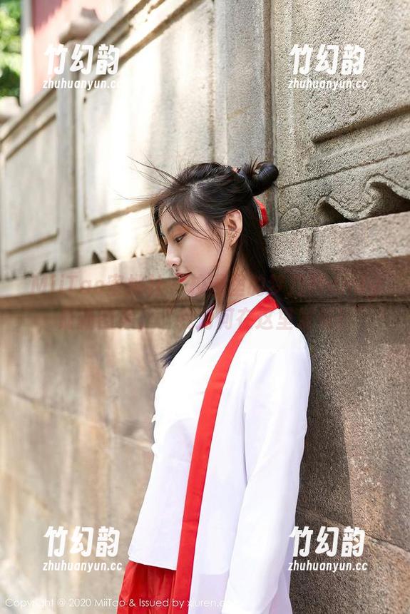 MiiTao蜜桃社 - 校园里的梦乃Mandy，最新图集，“我为何在这里发呆？”