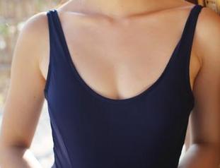 MyGirl美媛馆 – 奈美nana制服写真：这原图里的态度，深得我心，但不太敢凑近。