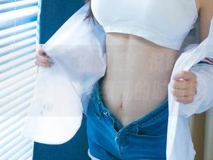 UGirls尤果网 – 别眨眼！倪叶腾短裙高清作品，眼花缭乱的时刻！