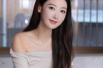 Xiuren秀人网 – 在私房的柔光里，林乐一和女友隐约间的默契，原图里发现了不一样的乐趣。