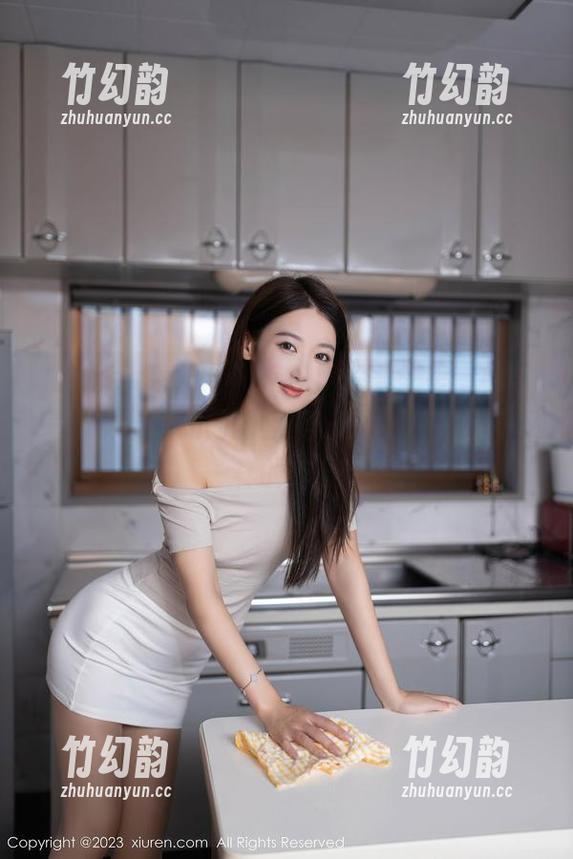 Xiuren秀人网 - 在私房的柔光里，林乐一和女友隐约间的默契，原图里发现了不一样的乐趣。