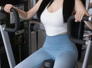 Xiuren秀人网 – 不得不说，黄歆苑的厨娘原图有种能打动人心的力量，真心想问她的私人菜谱！