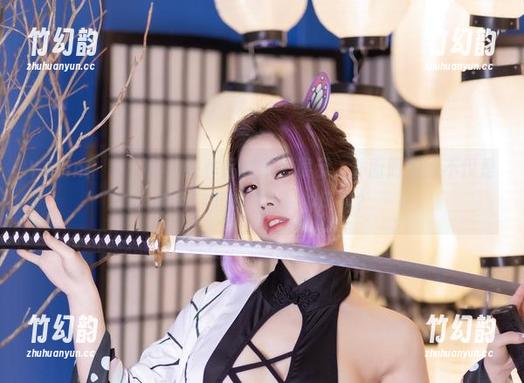 Yebin(전예빈)的豹纹作品在线上展示，扑面而来的不仅是颜色，更多的是一种风情？