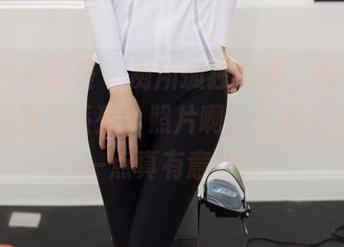 YouMi尤蜜荟 – 厕所孤独心境，或者谭小灵最新海边系列，照片啊、反射光线的那一点真有意思。
