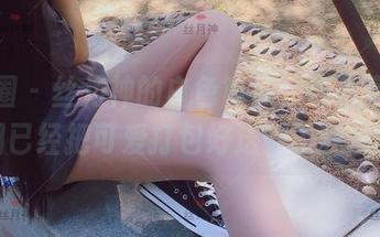 微密圈 – 丝月神的白色筒袜，杏色高跟，原图已经把可爱打包好送到了我们面前