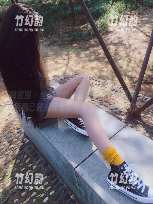 微密圈 - 丝月神的白色筒袜，杏色高跟，原图已经把可爱打包好送到了我们面前