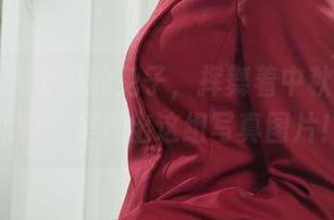 丽柜 – 光影里的兔子，挥舞着中秋快乐的旗帜，呈现出这组写真图片！