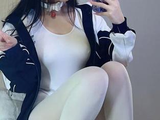 九言的圣诞节，全套写真傲娇上线，点击下载！