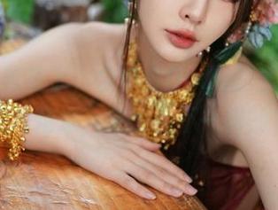 该出新着装了，余多多Dudu的圣诞特辑照片精选，来看点不一样的？