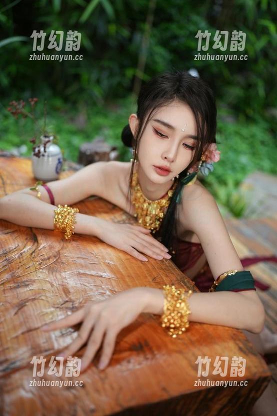该出新着装了，余多多Dudu的圣诞特辑照片精选，来看点不一样的？