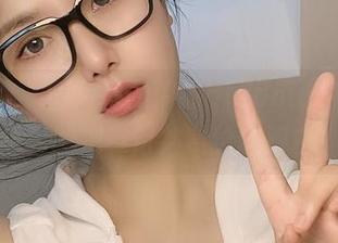 微密圈 – 图片里的俏妞qiaoniuTT，难道真能把雅俗共赏给玩明白？