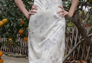 初夏女神 – 唔～安妮的全套写真，浅浅风韵，像是晨曦中那一缕若有似无的光。