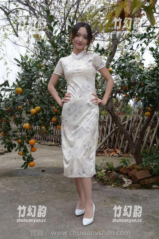 初夏女神-安妮 初夏女神 - 唔~安妮的全套写真,浅浅风韵,像是晨曦中那一缕若有似无的光。