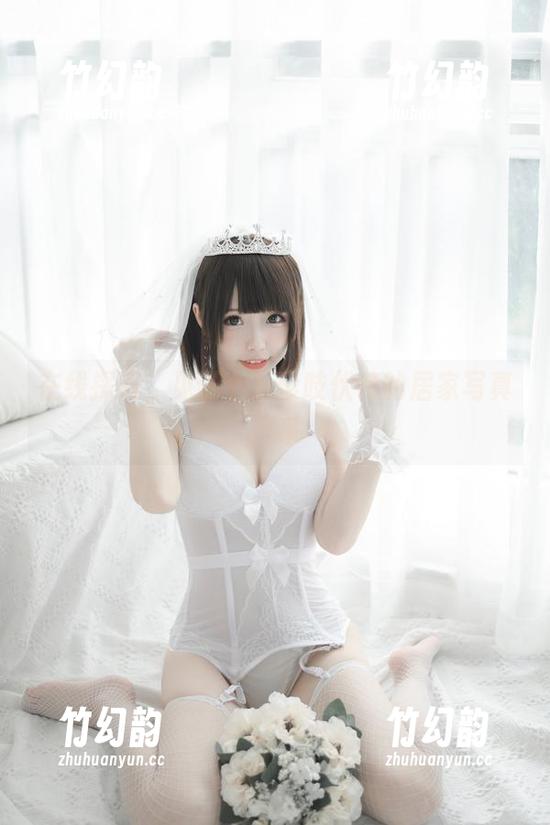 在线探班，见证十万珍吱伏特的居家写真风采