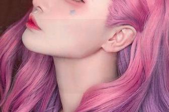千夜未来的创意满分图集中连衣裙的每一处细节都像是在诉说，无疑是原图中的丰盈之美。