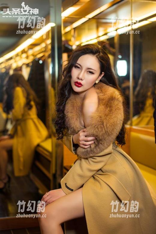 头条女神-柠檬酱 头条女神 - 柠檬酱的图集,旅行似乎成了一场无声的对话。