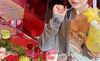 在线！宝儿mysterial和她的红裙疯狂匹配，图集让你不自觉地想要“多看一眼”。