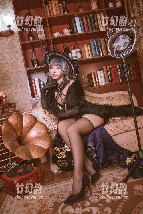 刚更新的图集，宫本樱在棉袜里巧妙地穿梭，眼神很有戏喔