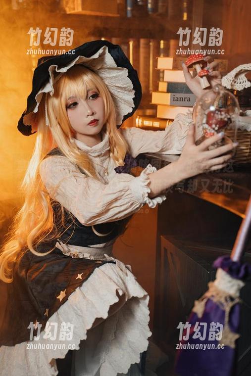 拿到小和甜酒的魔女猫咪图包，我觉得这些写真就像调皮的梦，轻描淡写却又无比引人遐想。