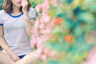 推女神 – 这美图能否让乔恩夕升华白裙的形象？我想说…听说胸前的蜻蜓很有意思？