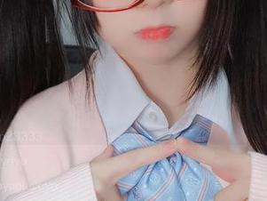 打开摇摇乐yoyo的美腿写真分享，你会发现美脚的另一种定义。