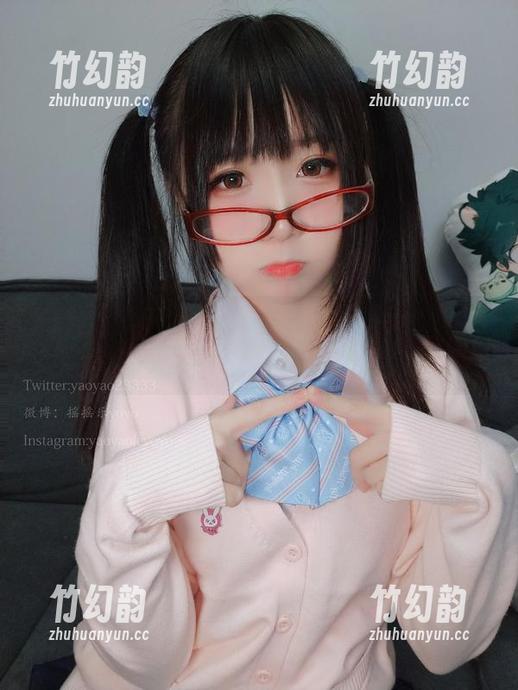 打开摇摇乐yoyo的美腿写真分享，你会发现美脚的另一种定义。