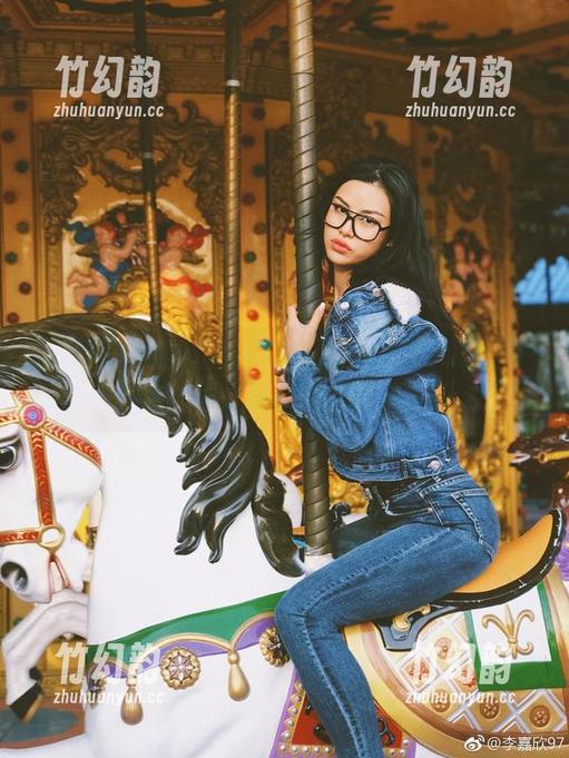 微密圈 - 李嘉欣97的亮钻兔女郎合集：一场荒唐又璀璨的视觉派对