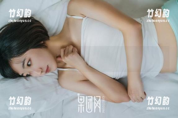 果团网 - 周妍希的空姐写真，令人想起打了折的机票，值不值得？