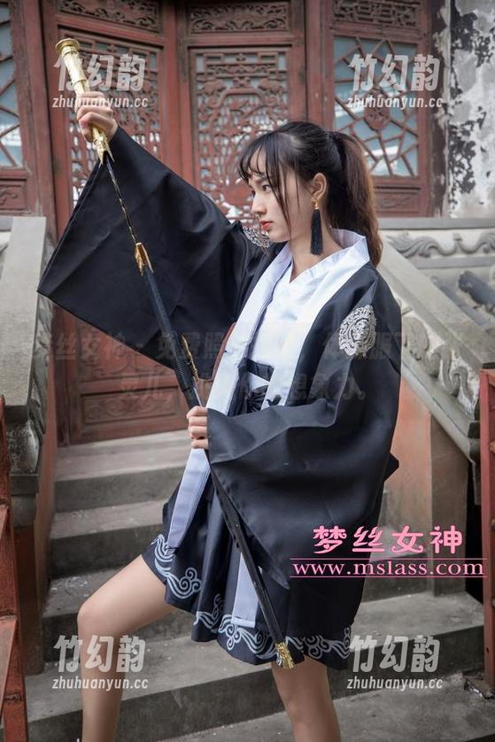 梦丝女神 - 免费照片揭晓，体操服下的张灵儿，挑战你的想象力。