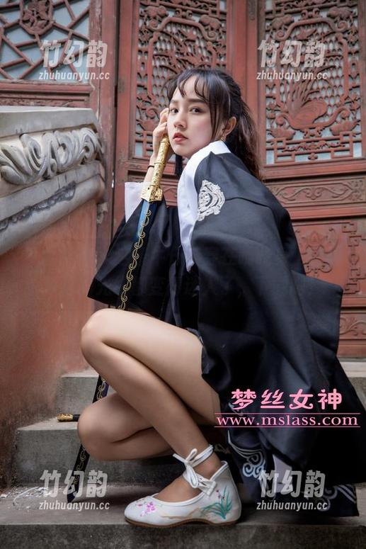 梦丝女神 - 这条牛仔裤穿在晓晓身上，图片里的光线都变得迷人了，下载吧！