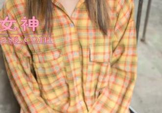 梦丝女神 – 粥粥这一生的原图，舞蹈系女神，吃瓜群众都是臣服的姿态。