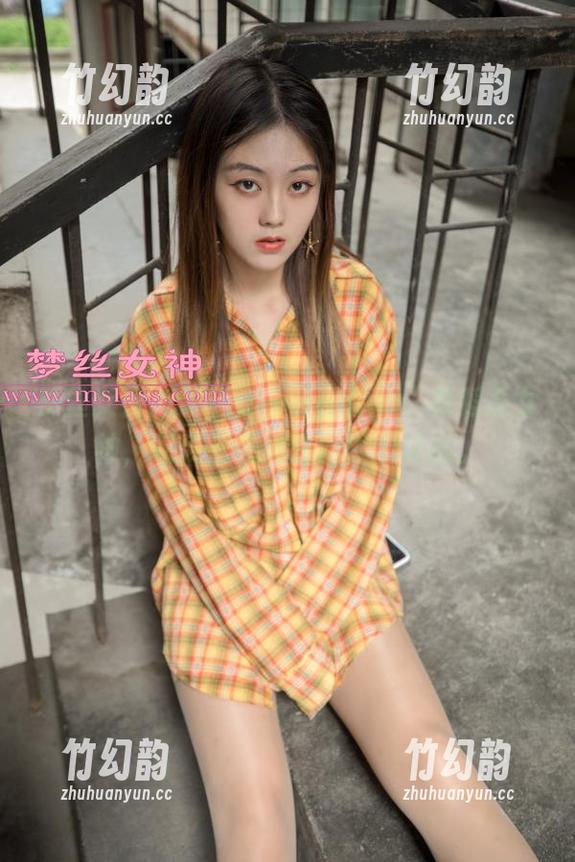 梦丝女神 - 粥粥这一生的原图，舞蹈系女神，吃瓜群众都是臣服的姿态。