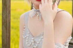 梨瑾瑾的少女图片，有种“让我停下来想一想”的魔力。