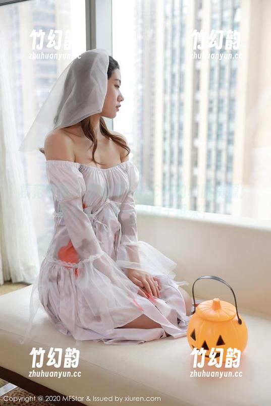 模范学院 - 李雅柔182CM的和服资源：能不能搭配一把扇子再来？
