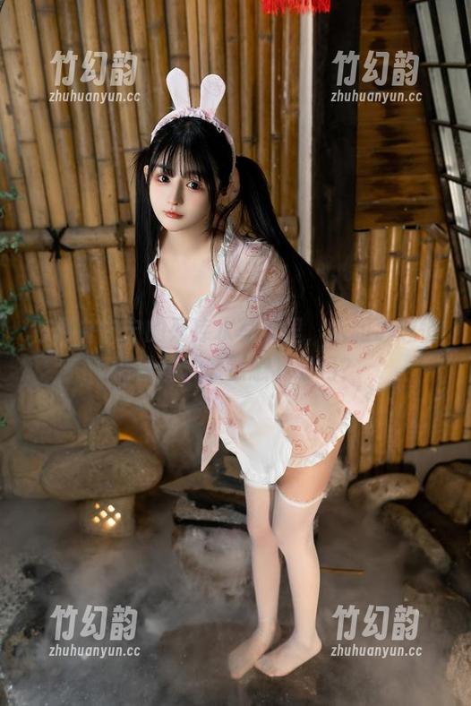 在樱井宁宁的死库水写真里，水和心思悄悄碰撞。你愿意下载吗？