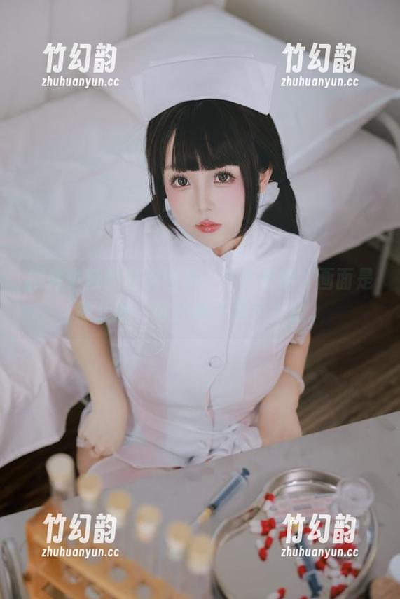 樱井小莜 樱井小莜的私房图集:红色使魔,画面是静止的,可我脑子里不太稳。