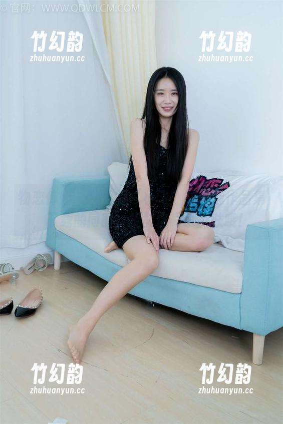 物恋传媒 - 这可是“小飞”的长腿作品集，下载的同时，提醒你喝水护肤哦！