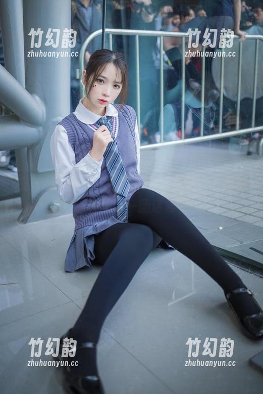 疯猫ss和她的金发领结兔写真集，下载就像追寻一团迷雾