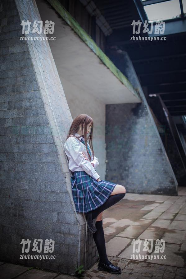 制服大咖疯猫ss的绝美图集，真心想问：这衣服在哪里能买？