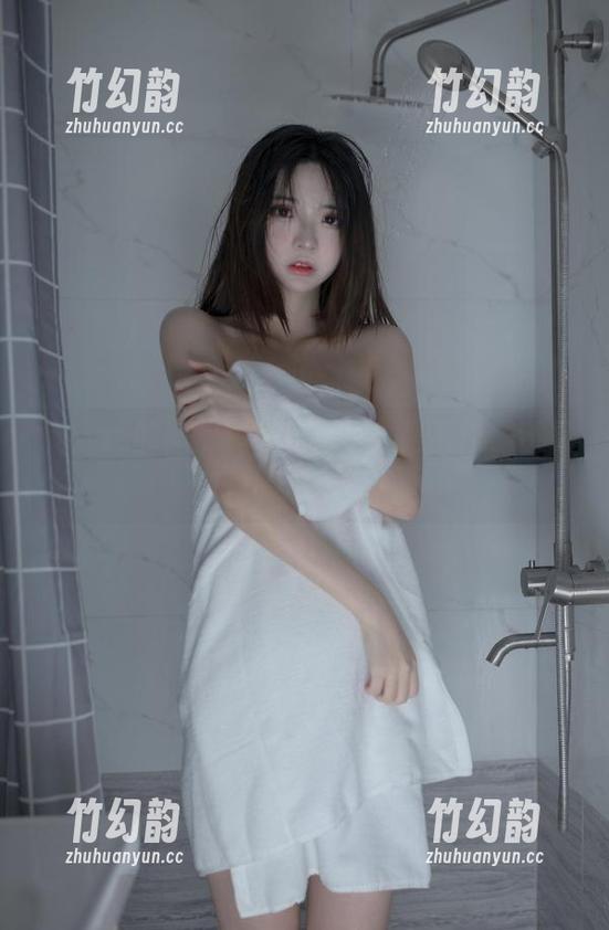 疯猫ss的职业装在线写真：是工作，还是玩儿？