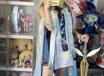 白栎Shirly的水手服套图，愈发让人怀念学生时代的青涩。