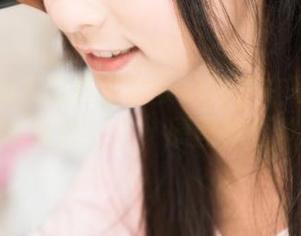 没想到神乐坂真东的梦幻裸足在写真集里居然如此任性，原图越看越馋