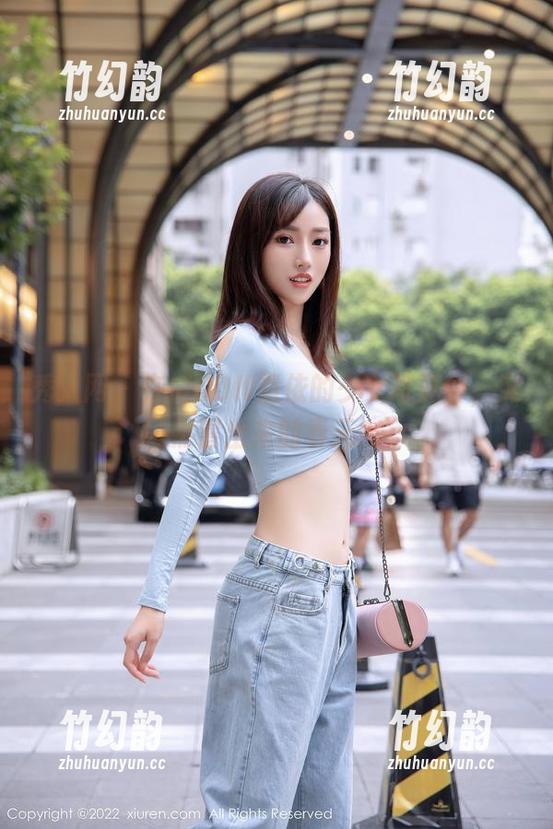 秀人网-MOON嘉依 秀人网 - 在MOON嘉依的少女写真中,突然冒出来的春天?