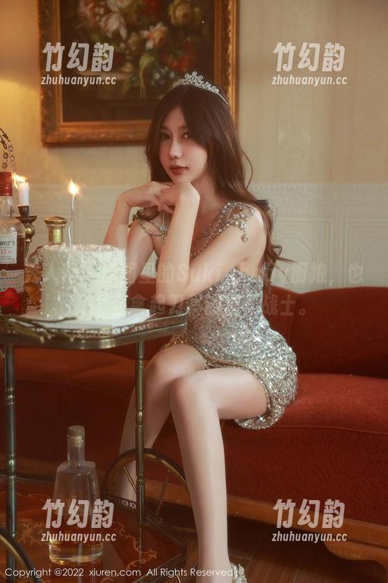 秀人网 - 原图里的Suki_baby厨娘，也是个会拿起刀具的温柔战士。